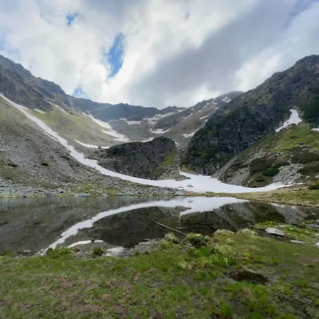 Case de vacanță De Vis Pietrosul